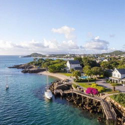 Выбор участка на берегу с тенью и спокойной обстановкой