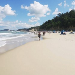 Как улочки соединяются с волнорезами в прибрежных городах