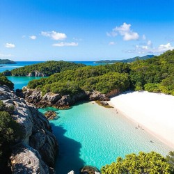 Прогулка у моря на закате с прибоем и чайками