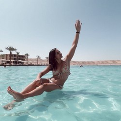 Полуденный отдых на курорте в поисках безмятежности